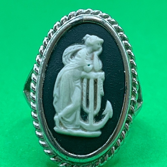 Wedgwood Jewelry - Vintage Wedgwood Silver and Black Anchor Cameo Ring